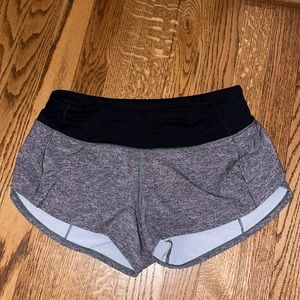 - Lululemon Speed up Short 2.5”